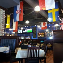 Shoeless Joe's Sports Grill - New place nice decor