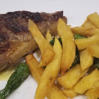 H3 - Entrecote with fries & shishito peppers (yummy) - Tapas Bars Near Me - Barcelona, B