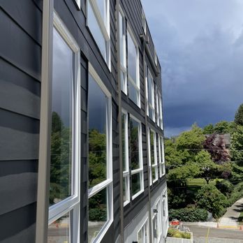 Ren's Window Cleaning - Window Washing Near Me