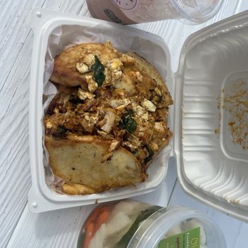 Curry Guru Hawaii - Breakfast Naanwich w/chicken curry - Food Stands Near Me
