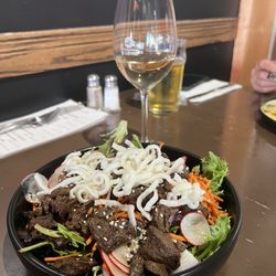 Microbrasserie Du Lièvre - Steak tip salad