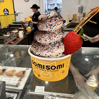 Somisomi - Soft serve ice cream with free toppings - Desserts Near Me - Long Beach, California Somisomi - Soft serve ice cream with free toppings - Desserts Near Me - Long Beach, California