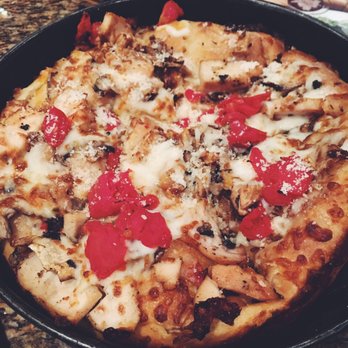 BJ's Restaurant & Brewhouse - Great White deep dish - New American Near Me - Oxnard, California