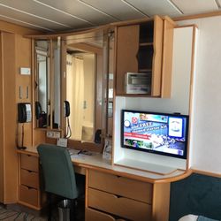 Royal Caribbean Enchantment Of The Seas - Desk/ tv area