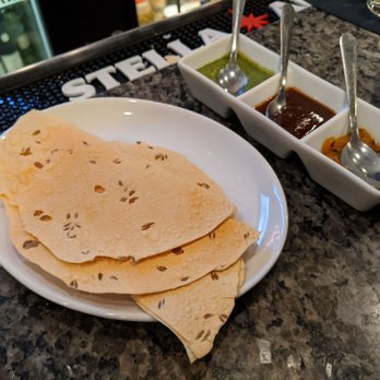 Tabla - Cracker with sauces - Indian Near Me - Atlanta, Georgia