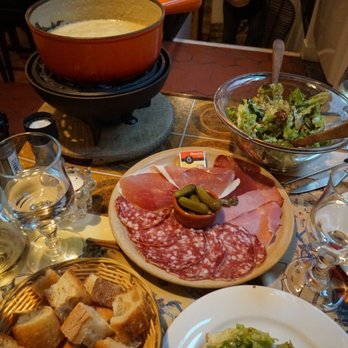 Pain Vin Fromages - Fondue with bread, ham, and salad. - Fondue Near Me - Paris, 75