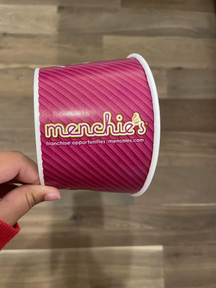 Menchie's Frozen Yogurt Logo