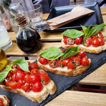 El Grifo - Bruschetta - Beer, Wine & Spirits Near Me - Ciudad de México, DIF El Grifo - Bruschetta - Beer, Wine & Spirits Near Me - Ciudad de México, DIF