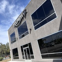 Moto Forza - Triumph building