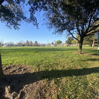 Lawrence Park - Parks Near Me - Elk Grove, California