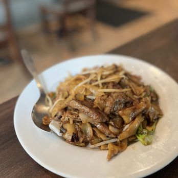 Dumpling Kitchen Noe Valley - F01. Stir-fried Beef Ho Fun - Shanghainese Near Me - San Francisco, California