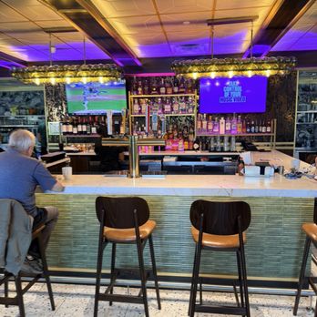 Peter Pan Diner - Bar - American Near Me - Bay Shore, New York