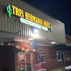 Tres Hermanos Nunez - Outside