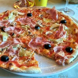 Villa Toscana - Pizza Capricciosa