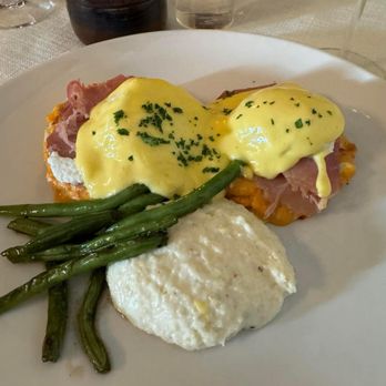 HOLLY HILL INN - Updated May 2025 - 182 Photos & 103 Reviews - 426 N ...