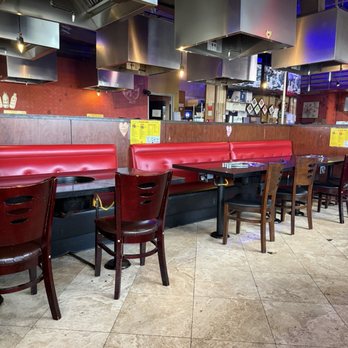 Love BBQ - To show it wasn't busy at all and yet they still made us wait - Korean Near Me - Palmdale, California