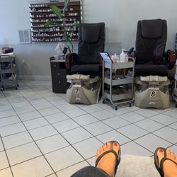4 Seasons Nails & Spa
