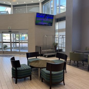 Hampton Inn & Suites Gilroy - Lobby - Hotels Near Me - Gilroy, California Hampton Inn & Suites Gilroy - Lobby - Hotels Near Me - Gilroy, California