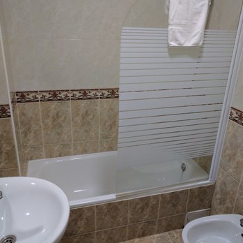 Hostal Jardin de la Alameda - Bathroom - Hostels Near Me - Seville, SE
