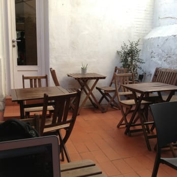 Mama's Cafe - Terraza agradable pero al sacar portátil me han dicho q si hace falta mi mesa tendría q dejarla, portátil solo en barra @.@ - Breakfast & Brunch Near Me - Barcelona, B Mama's Cafe - Terraza agradable pero al sacar portátil me han dicho q si hace falta mi mesa tendría q dejarla, portátil solo en barra @.@ - Breakfast & Brunch Near Me - Barcelona, B