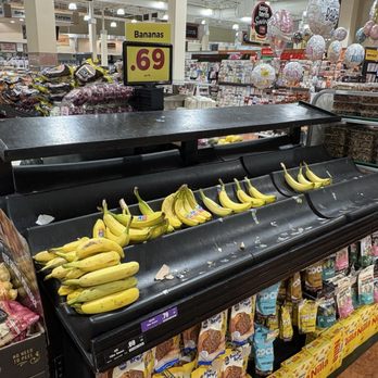 Harris Teeter - Yes, we almost have no bananas - Grocery Near Me - Potomac, Maryland