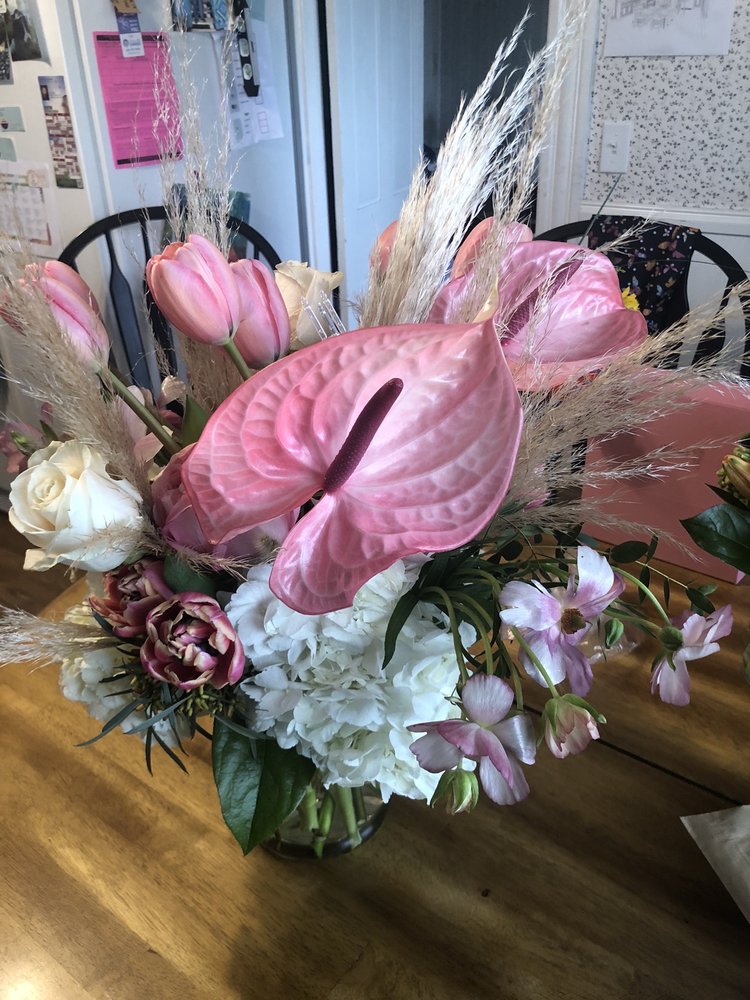 BUSY BEE FLORIST Updated September 2024 29 Photos & 29 Reviews 5