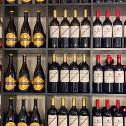 Yummy bottles of vino! Yummy bottles of vino!