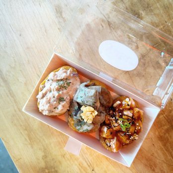 Yubu - Garlic Mushroom, Torched Salmon, and Tuna Mayo - Korean Near Me - Toronto, Ontario Yubu - Garlic Mushroom, Torched Salmon, and Tuna Mayo - Korean Near Me - Toronto, Ontario