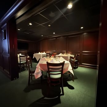 Hal’s The Steakhouse - Upstairs Interior - Steakhouses Near Me - Nashville, Tennessee Hal’s The Steakhouse - Upstairs Interior - Steakhouses Near Me - Nashville, Tennessee