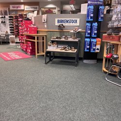 Hook's Shoe Stores