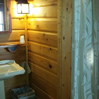 Flowing Wells Resort - Bathroom 2 - Hotels Near Me - Pottsboro, Texas Flowing Wells Resort - Bathroom 2 - Hotels Near Me - Pottsboro, Texas