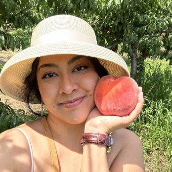 Hillview Farms - Feelin' peach-y! - Fruits & Veggies Near Me - Gillette, New Jersey