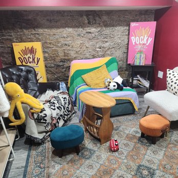 Yu & Me Books - Downstairs lounge area- great for kids - Bookstores Near Me - New York, New York