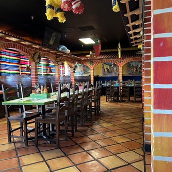 La Casa De Burro Flojo - the dining area - Mexican Near Me - Knoxville, Tennessee La Casa De Burro Flojo - the dining area - Mexican Near Me - Knoxville, Tennessee