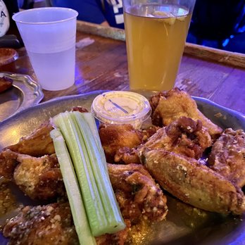 Hattricks - Garlic Parmesan wings and shock top! - American Near Me - Tampa, Florida Hattricks - Garlic Parmesan wings and shock top! - American Near Me - Tampa, Florida