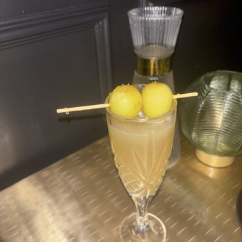 Dearly Beloved - The sandman - Cocktail Bars Near Me - Chicago, Illinois