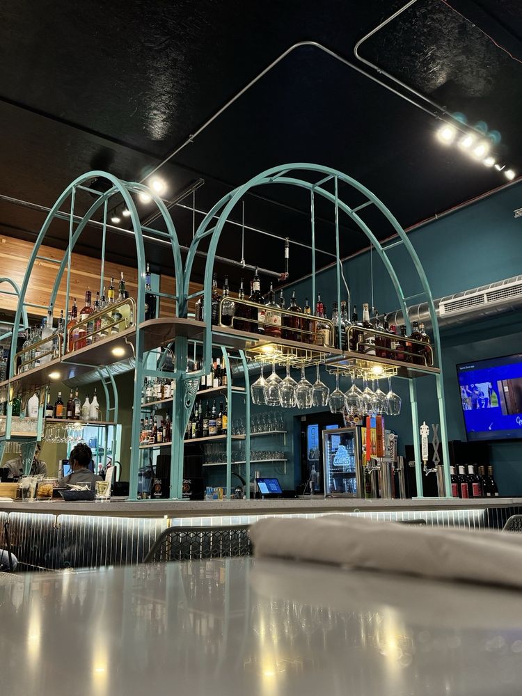 Chavelitas Pub Grill & Cantina