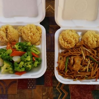 Great Wall Chinese Restaurant - Scallops and broccoli lunch special and combination lo mein lunch special - Chinese Near Me - Gold Canyon, Arizona