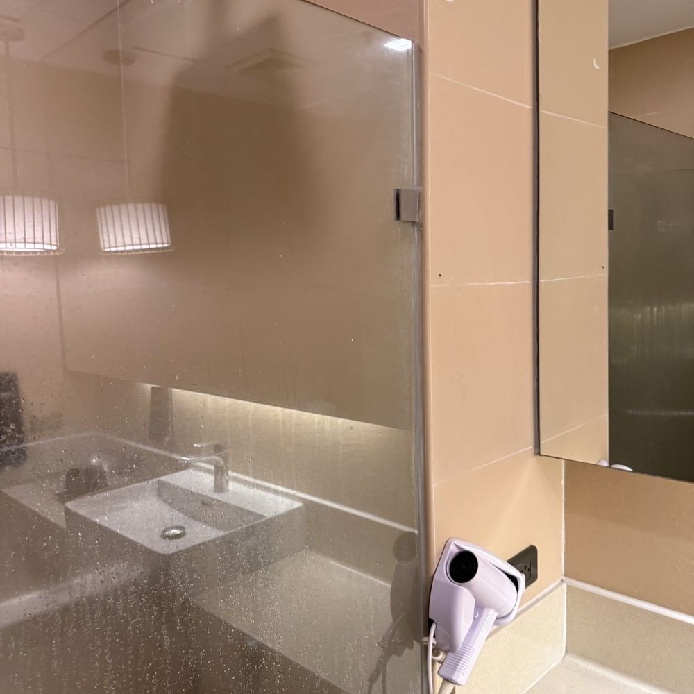 Summit Ridge Hotel - This just shows how long housekeeping has not been cleaning the showers for glass to have these stains. - Rest Stops Near Me - Tagaytay, CAV