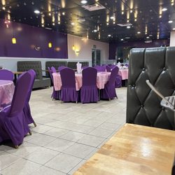 Mr.Feng’s Chinese Food & Pho - Restaurant dining room