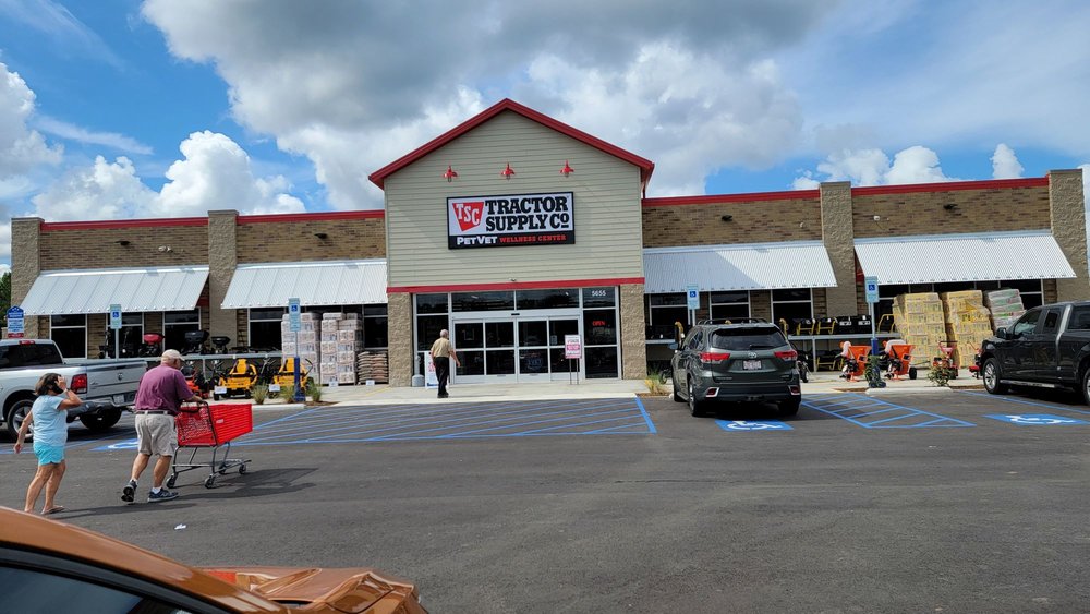 TRACTOR SUPPLY Updated October 2024 16 Photos 5655 Tractor Ln