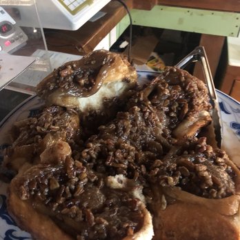 You Say Tomato - Yummy giant pecan cinnamon roll - American Near Me - Kansas City, Missouri You Say Tomato - Yummy giant pecan cinnamon roll - American Near Me - Kansas City, Missouri