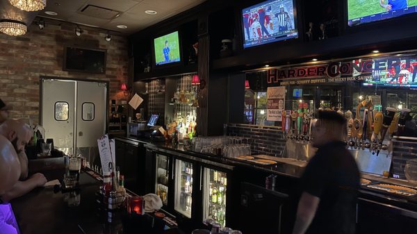 Ringo's Pub by null