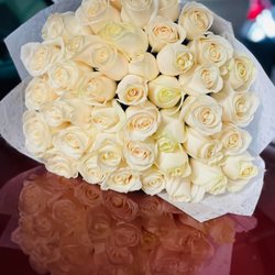 La Rose Flowers - Beautiful roses arranged by La Rose. :)