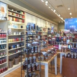 Yankee Candle - Westwood Yankee Candle -- University Station : 247 University Avenue, Westwood Interior
