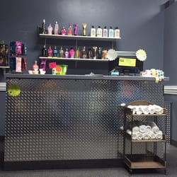 Sunset Tanning Belleville - Our front desk and welcoming station.
