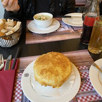 Swiss Chuchi - Hausgemachte Spargelsuppe (Home-made asparagus soup), Onion Soup - Fondue Near Me - Zürich, ZH