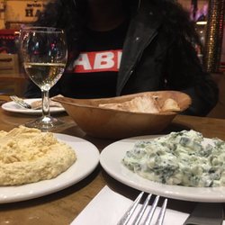 Sömine - Appetizers and wine