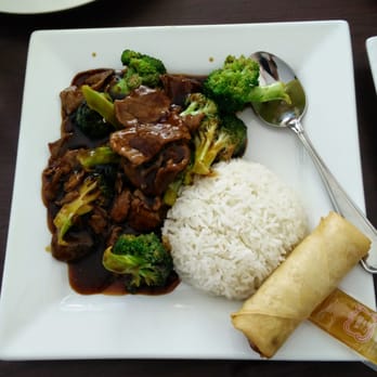 Phoenix - Lunch special - Beef with Broccoli (plus rice & spring roll) - Chinese Near Me - Toronto, Ontario