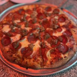 Doria's Haus of Pizza - Sausage and pepperoni pizza